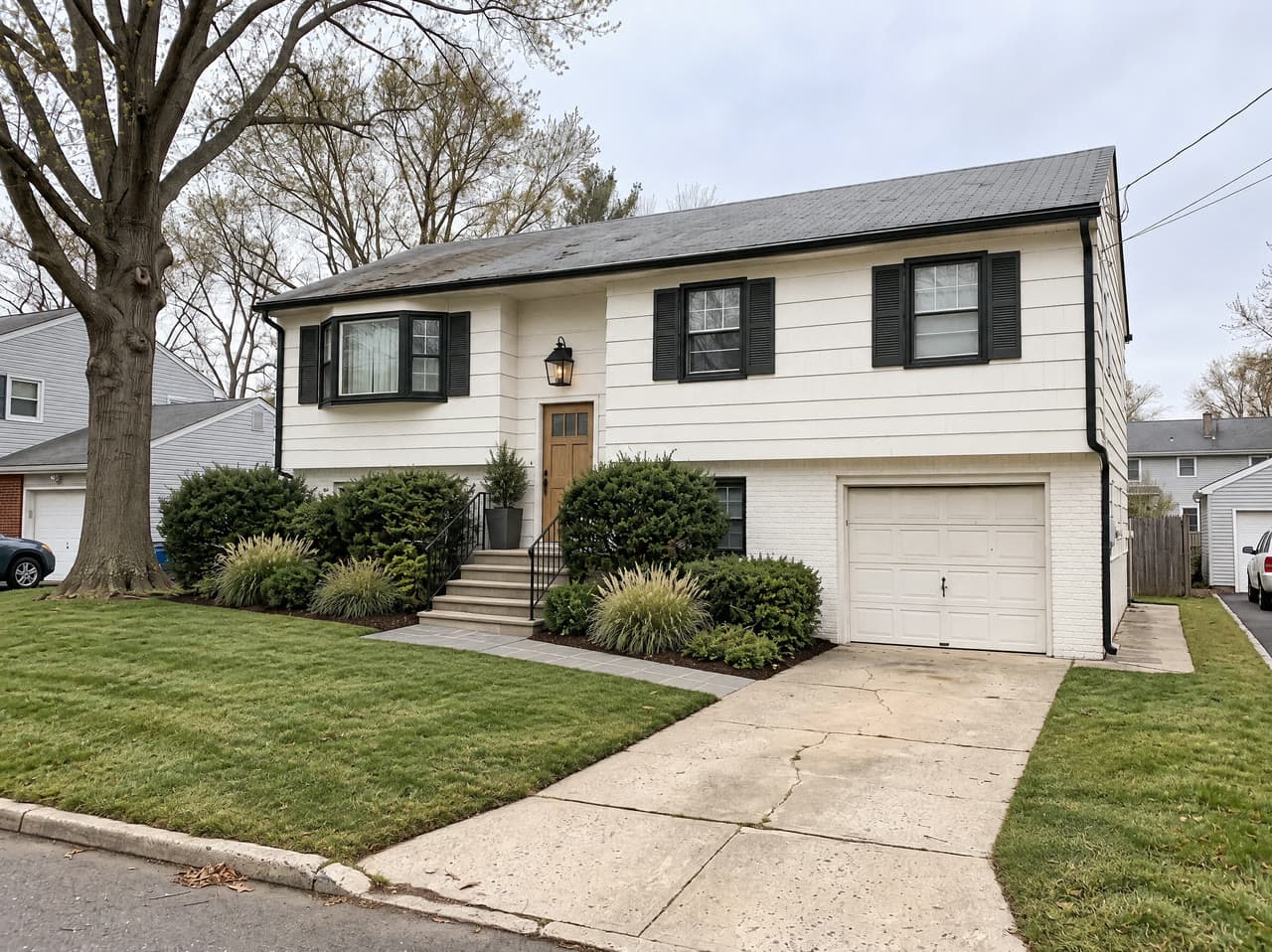 A split-level as a modern farmhouse, a real run on Leap