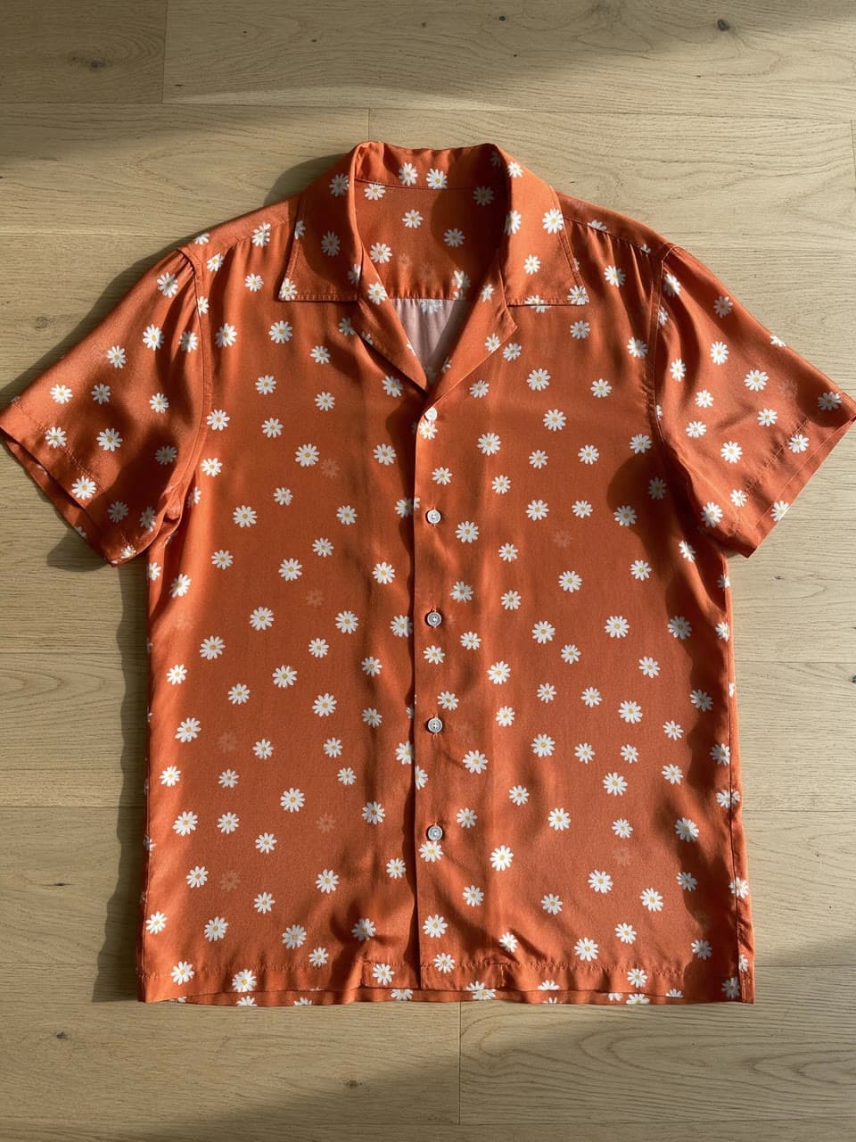The photo daisy shirt, front started from