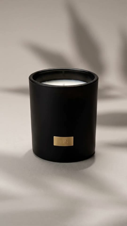 Leaf shadows over a black candle, a real run on Leap