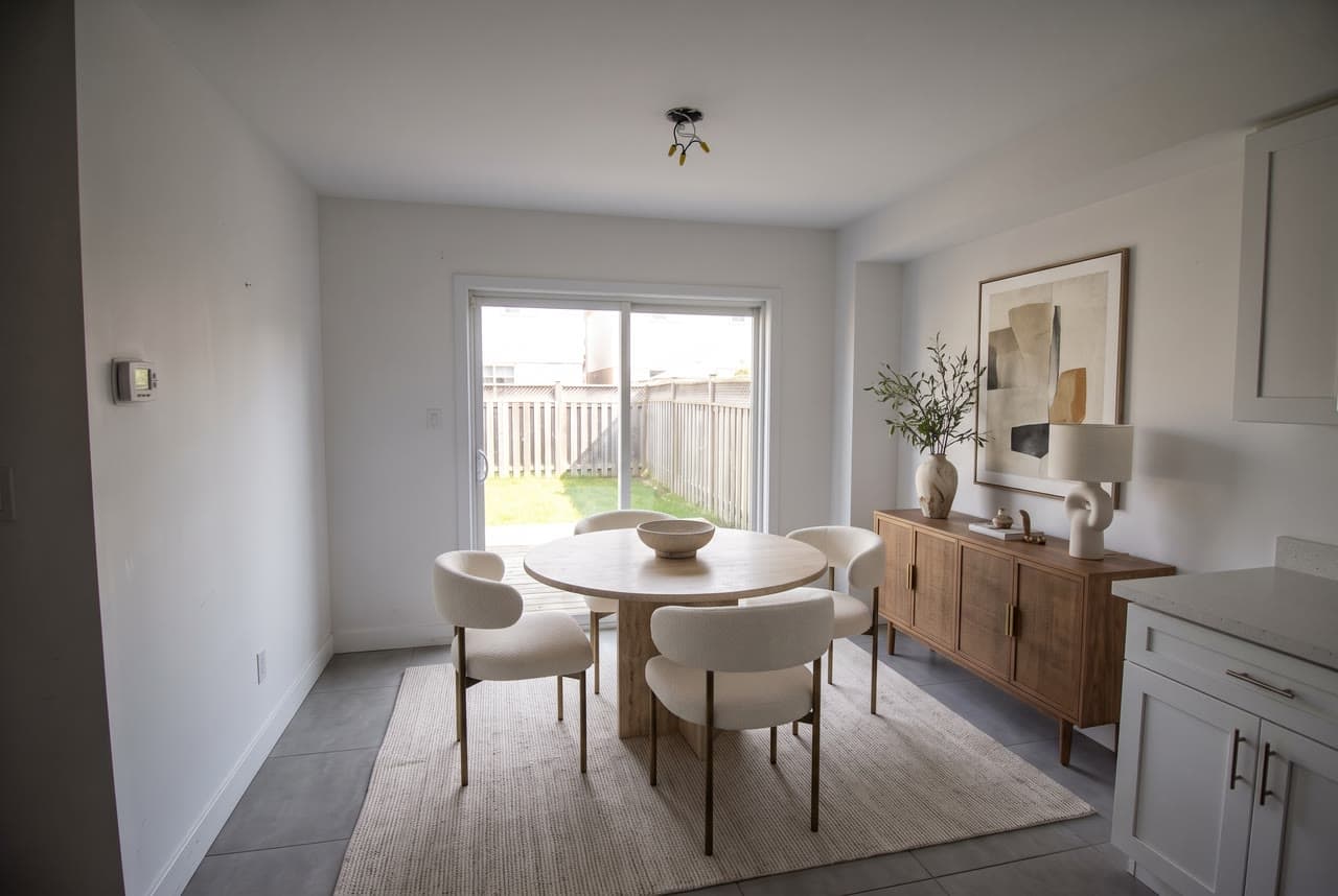 A dining area, luxury, a real run on Leap